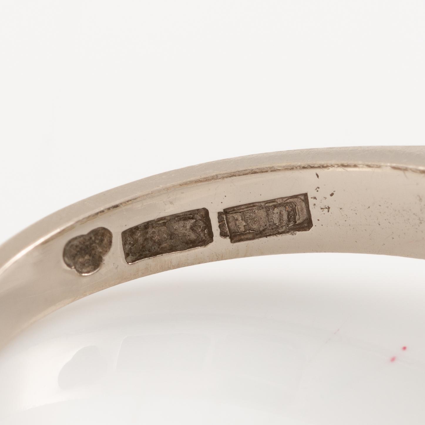Ring in 18K white gold set with round brilliant-cut and eight-cut diamonds.