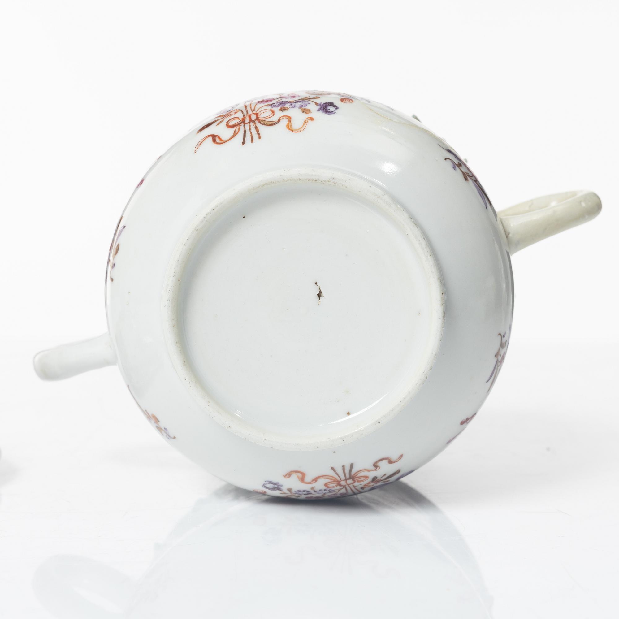 A Chinese famille rose ewer, a a cup with cover, a cup with saucer, a box and a censer, Qing dynasty, 18th and 19th cent.