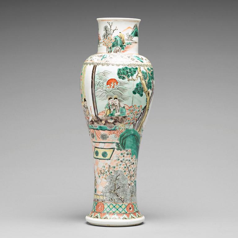 VAS, porslin. Qingdynastin, 1800-tal.