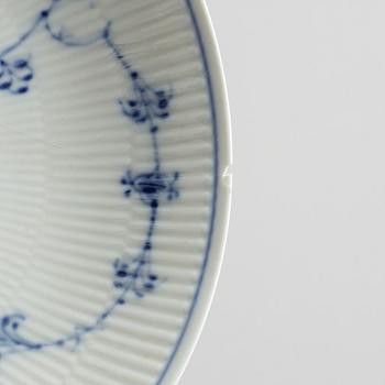 A group of three dishes and a cofee pot, "Blue fluted Full Lace" and "Blue Fluted Plain"/"Musselmalet", Royal Copenhagen.