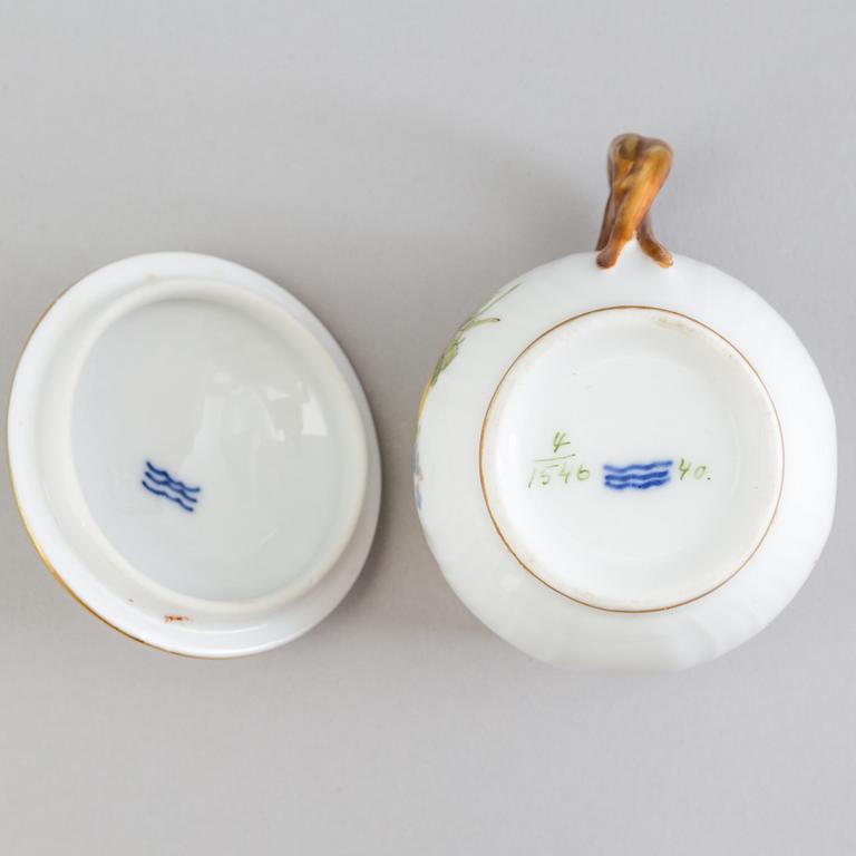 12 porcelain lidded cups with saucers, Royal Copenhagen.