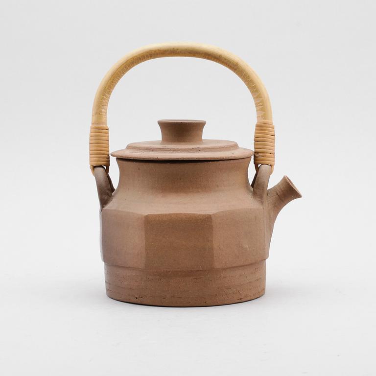 TEKANNA, stengods, Signe Persson-Melin, signerad och daterad 1968.