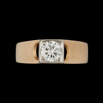RING, 18 k guld med briljantslipad diamant ca 0,37 ct. Vikt ca 2 g.