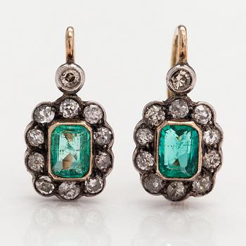 A pair of ca. 18K gold earrings with emeralds and diamonds ca. 0.44 ct in total. First half of the 20th century.