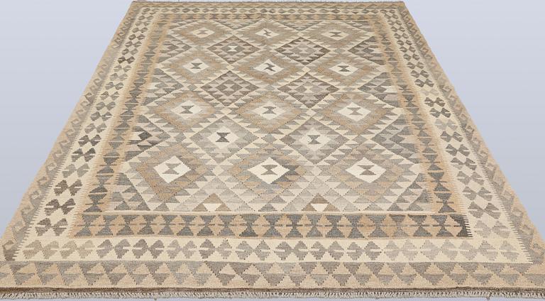 A Kilim rug, approx. 296 x 183 cm.