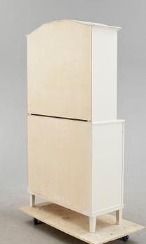 VITRINSKÅP, Herrgården, 1900-talets andra hälft.