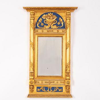 A late Gustavian mirror from around the year 1800.