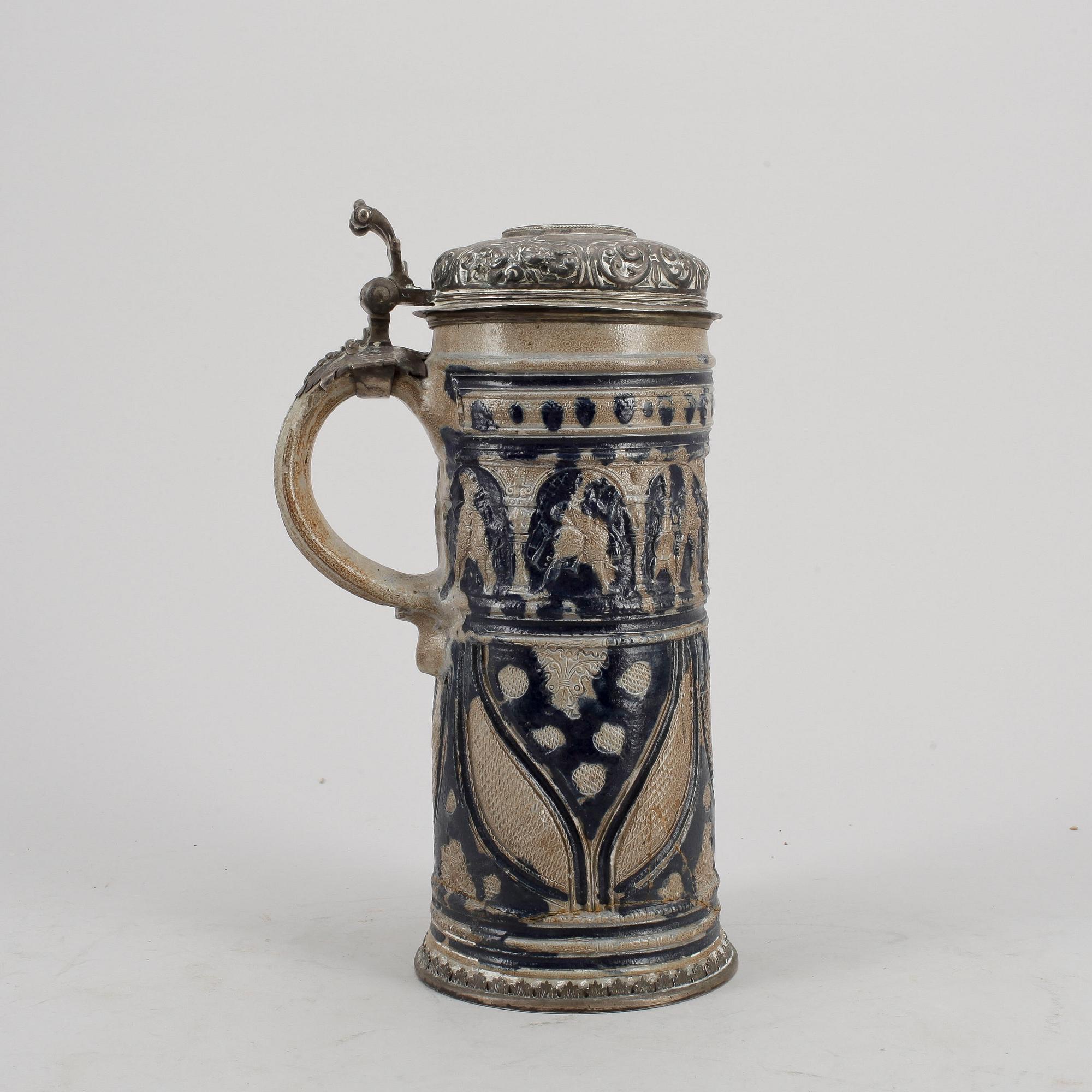 DRYCKESKANNA, saltglaserat stengods och silver, 1600-tal.