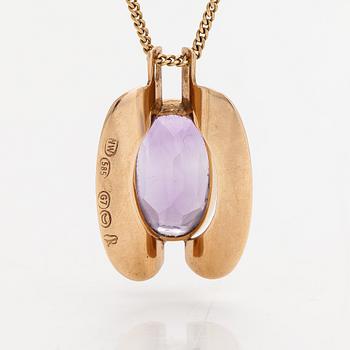 Eero Rislakki, A 14K gold necklace with an amethyst. Westerback, Helsinki 1960.