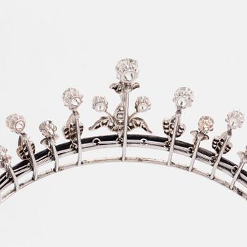 Tiara/Collier Hugo Strömdahl 18K vitguld med gammal- och rosenslipade diamanter.
