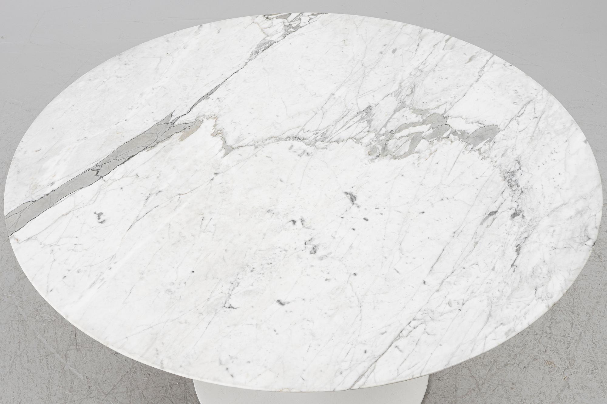 Eero Saarinen, a 'Tulip' dining table.