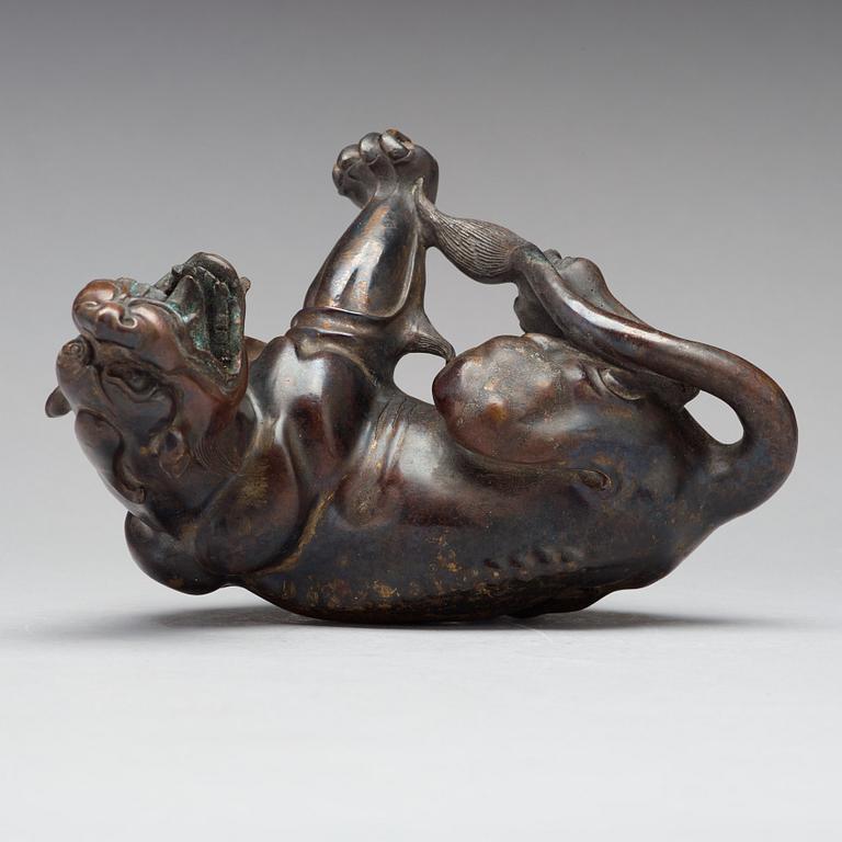 FIGURIN, brons. Mytologiskt djur, 1600-tal.