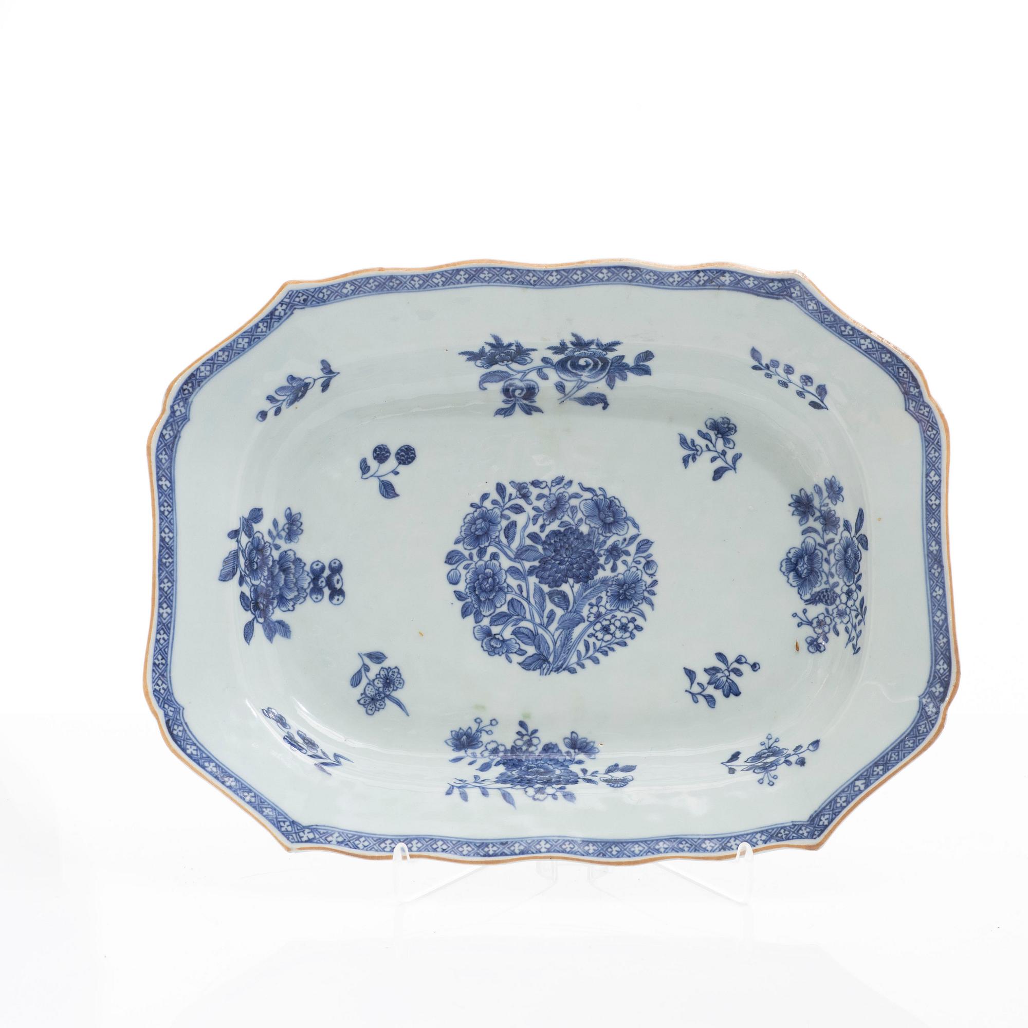 A porcelain tureen stand, China, Qing dynasty, Qianlong (1736-95).