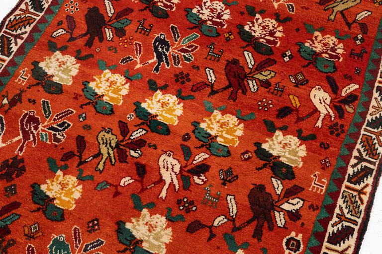 A Kashgai rug, c. 157 x 114 cm.