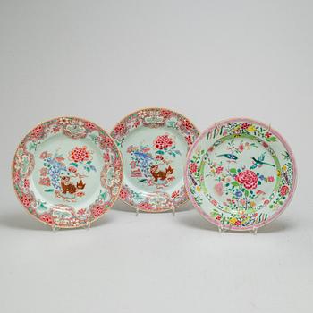 TALLRIKAR, fem stycken, kompaniporslin. Qingdynastin, Qianlong (1736-95).