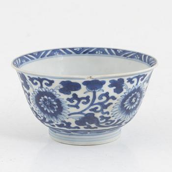 A Chinese blue and white porcelain bowl and a small dish, Qing dynasty, Kangxi (1662-1722).