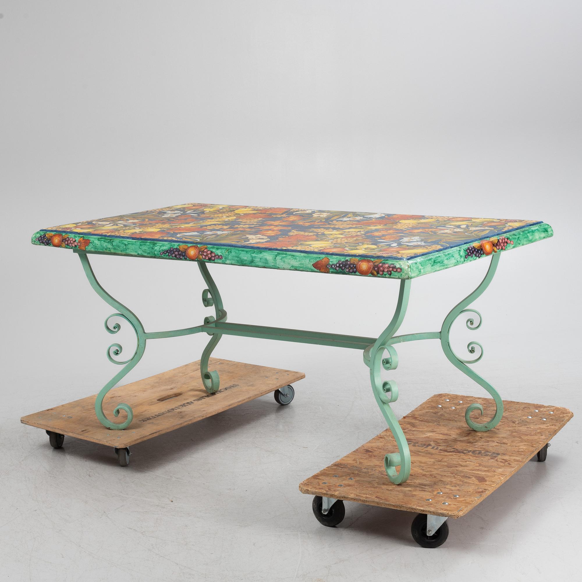 Garden table, Leomani Damilo, Leona.