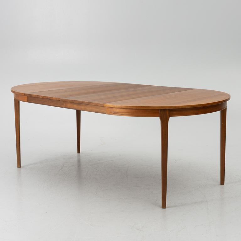 Linde Nilsson, dining table with eight chairs, Lammhult, second half of the 20th century.