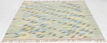 A Kelim carpet, c. 257 x 193 cm.