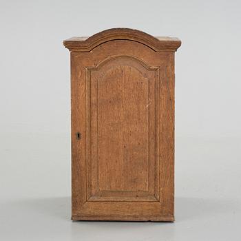 KRYDDSKÅP, 1800-tal.