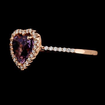 RING, 18K roséguld, diamanter tot ca 0.18 ct, ametist ca 1.20 ct.