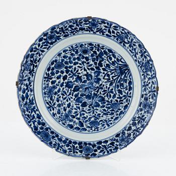 A blue and white porcelain dish, China, Kangxi (1662-1722).