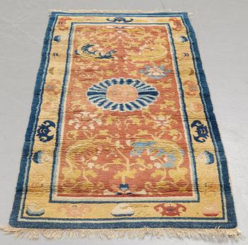 A rug, an antique Ningxia, ca 167,5 x 71-75 cm.