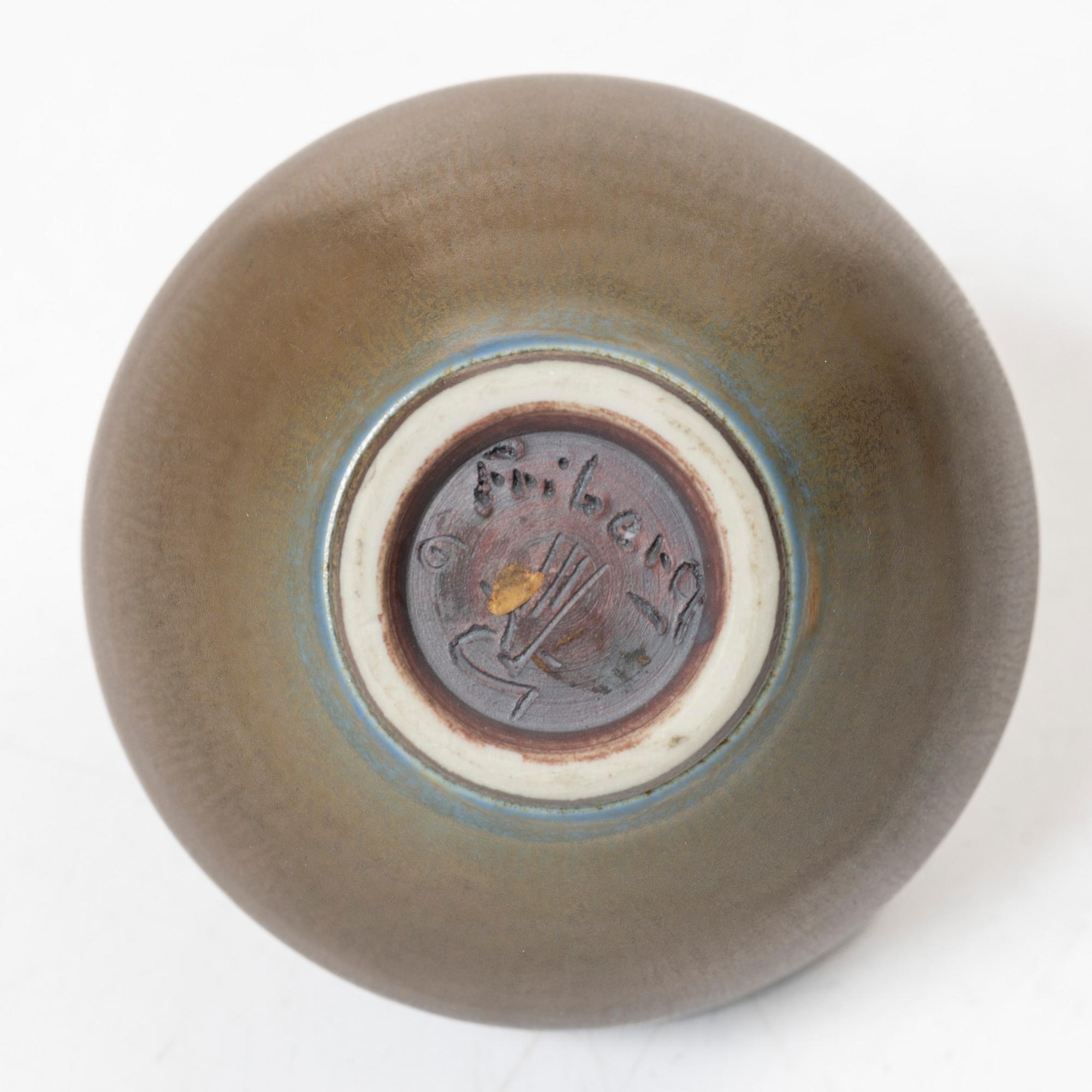 Berndt Friberg, vas och skål, stengods, Gustavsbergs Studio 1965 och 1968.