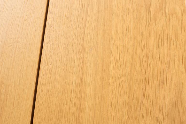 Matbord, signerat 16/12 1988.