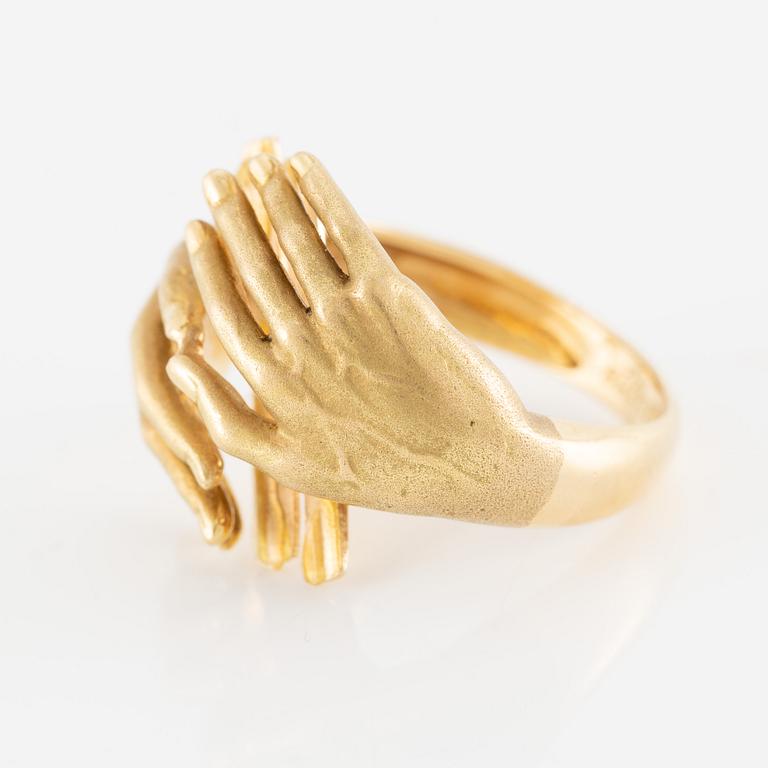 Ring, 18K gold in the form of hands, set with carré-cut rubies.