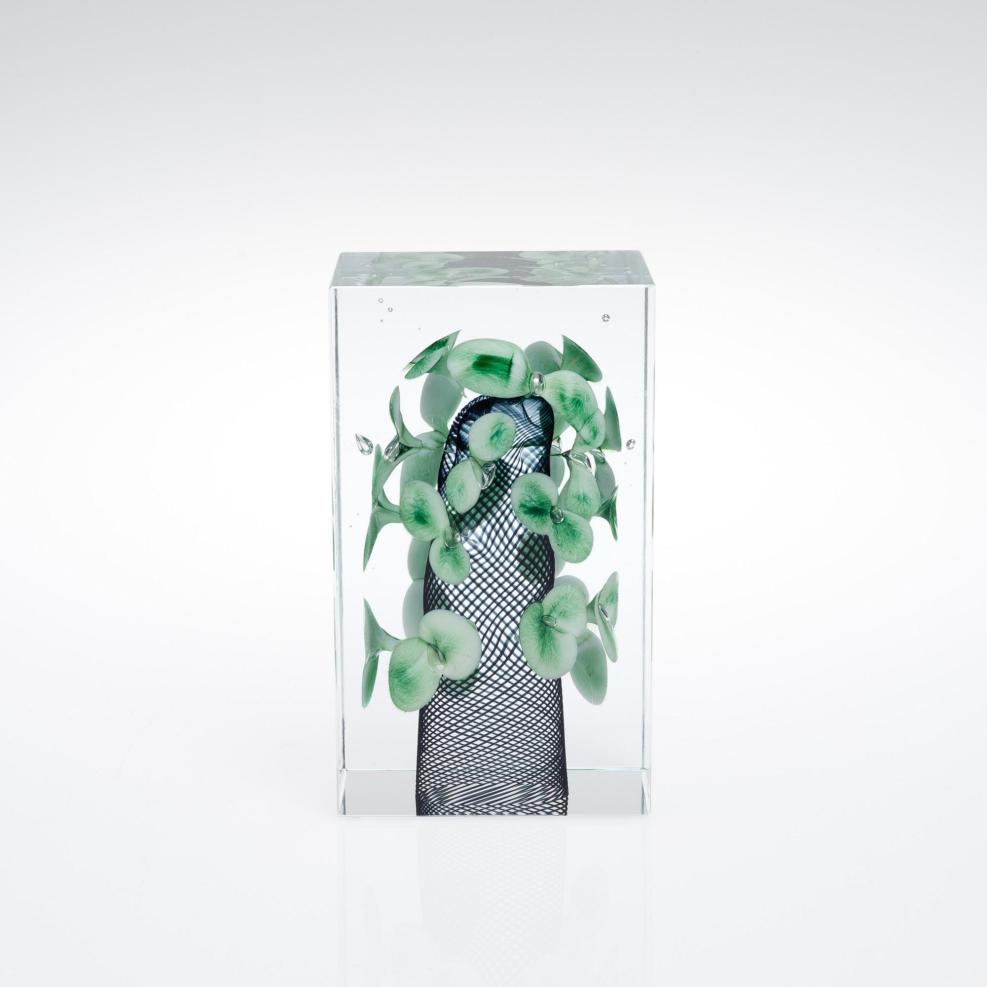 OIVA TOIKKA, A GLASS CUBE. Myöhäinen kevät (Late spring). Signed Oiva Toikka, Nuutajärvi 2008 112/200.