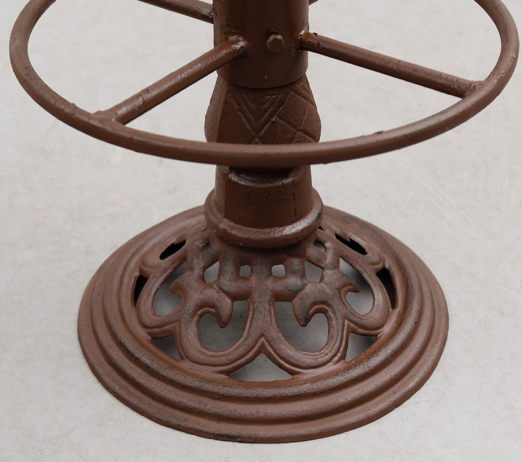 BARPALLAR, 4 st, gjutjärn, 1900-tal.