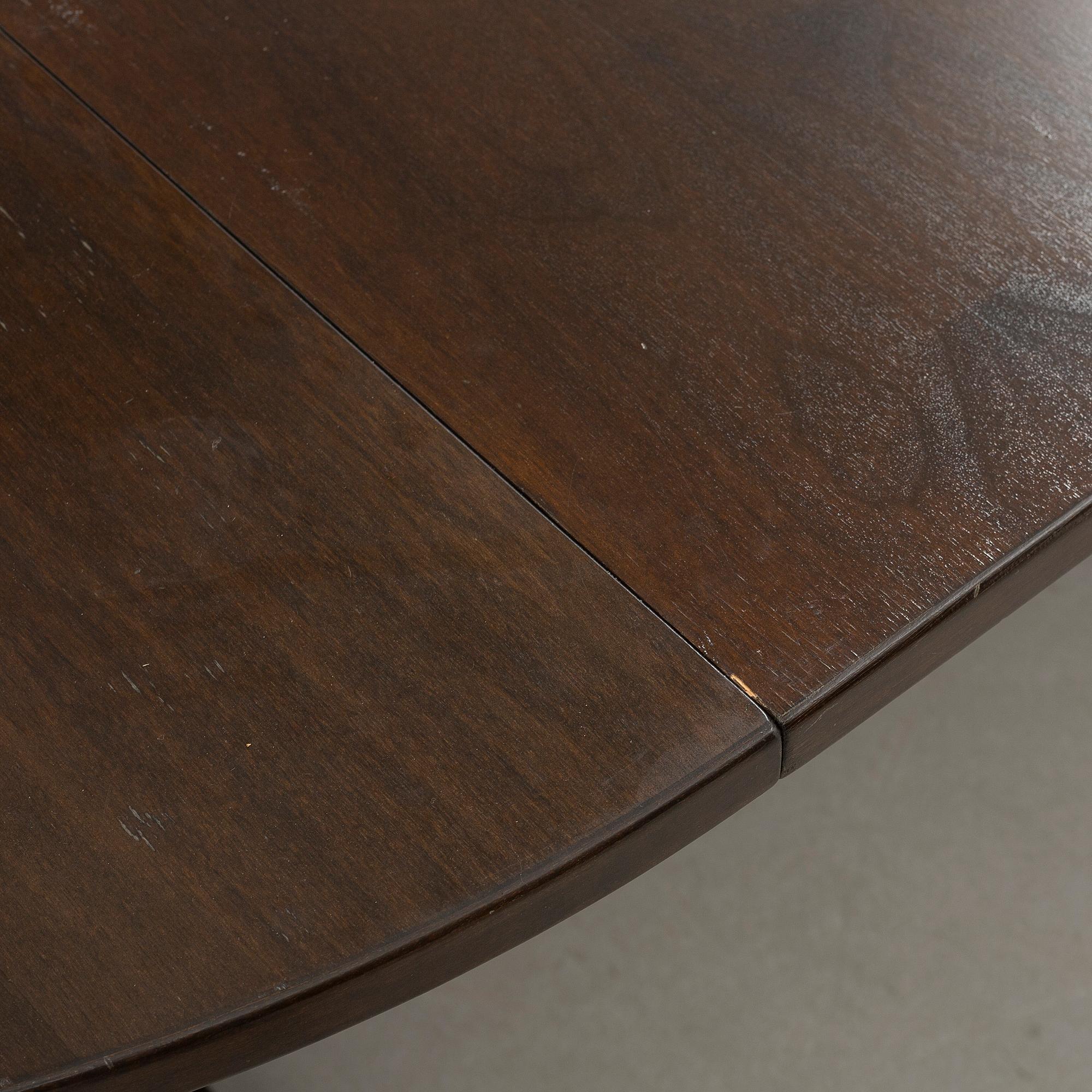 A diningroom furniture set of 7 pieces by Thonet from the second half of the 20th century.