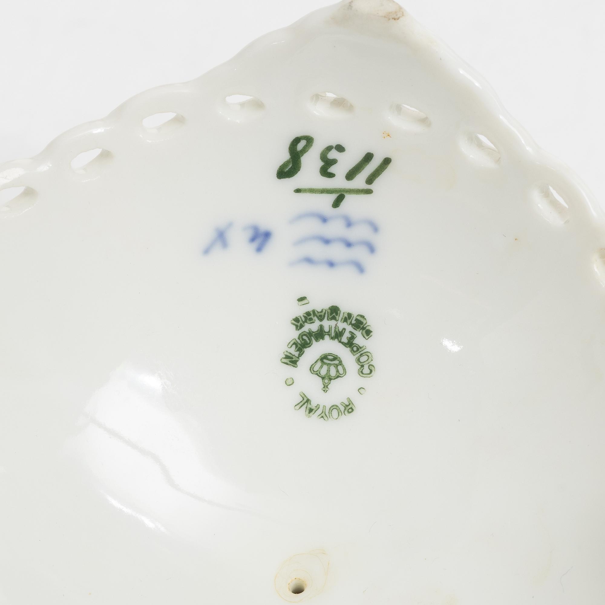 Royal Copenhagen, 27 service pieces, 'Blue Fluted', Denmark.
