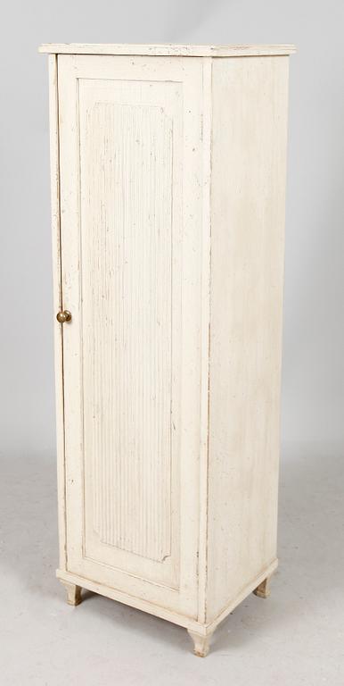 KOLONNSKÅP, gustaviansk stil, 1800-/1900-tal.