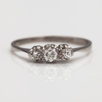 Ring, platina, diamanter ca. 0.16 ct tot.