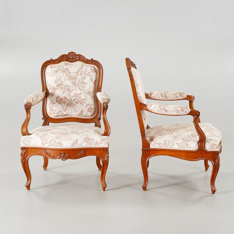 A pair of rococo style arm chairs, early 20th century.