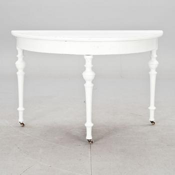 HALVMÅNEBORD, 1800-tal.