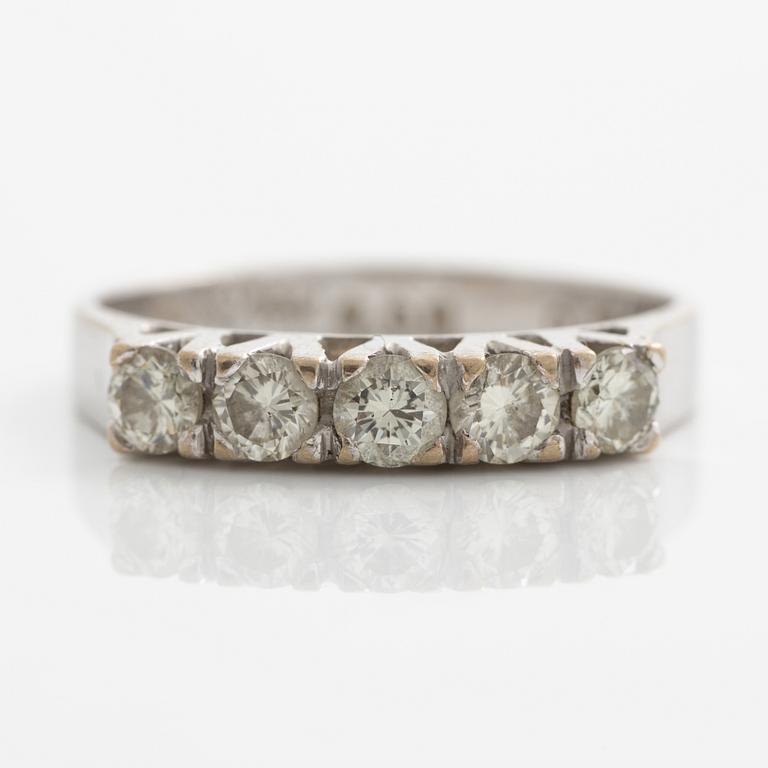 Ring, 18K white gold set with five brilliant-cut diamonds.