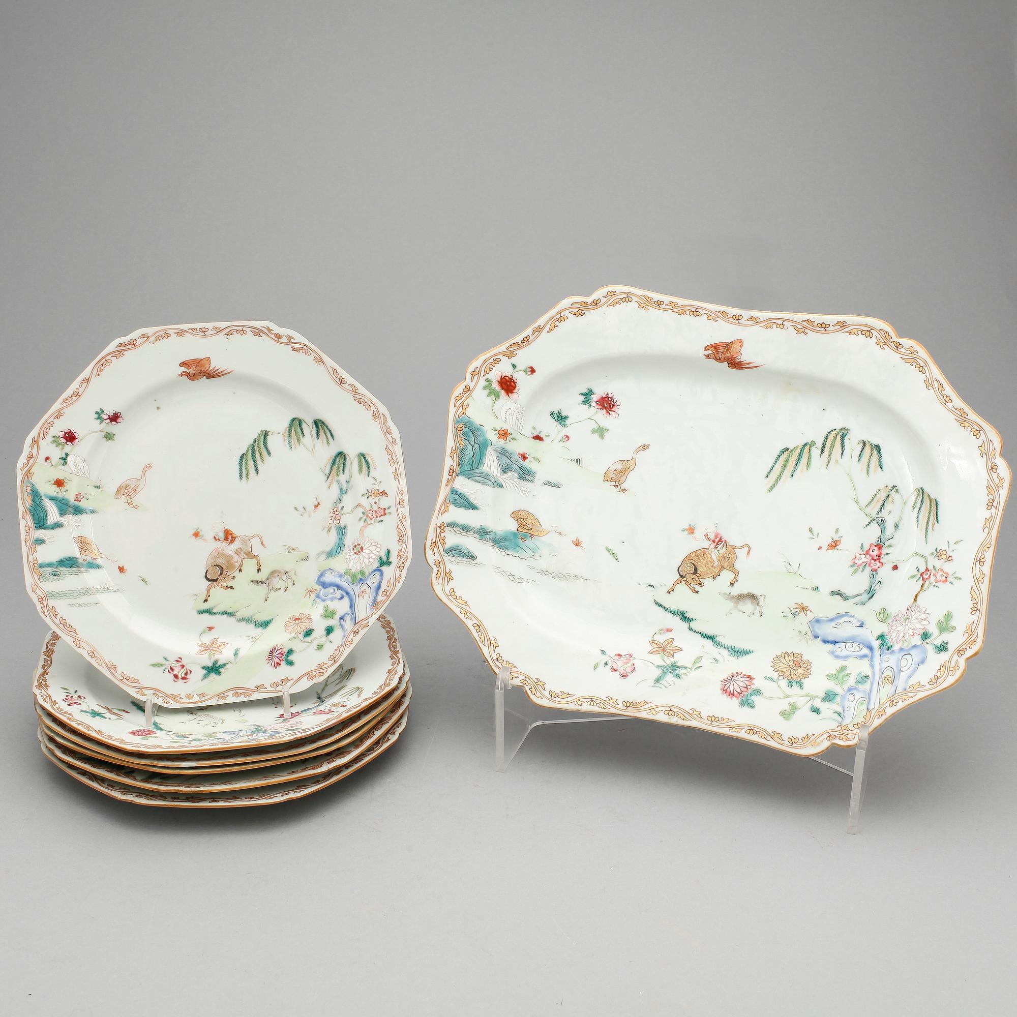 TALLRIKAR, 6st samt STEKFAT, kompaniporslin. Qing dynastin, Qianlong (1736-95).
