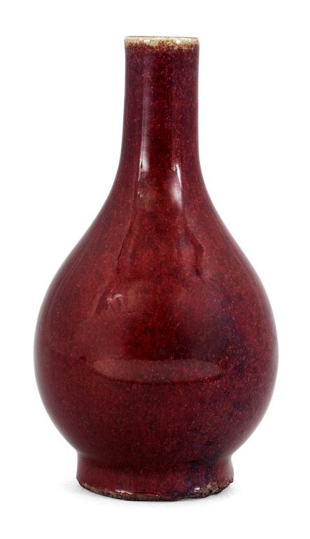 A sang de beuf glazed vase, Qing dynasty, 19th cent.