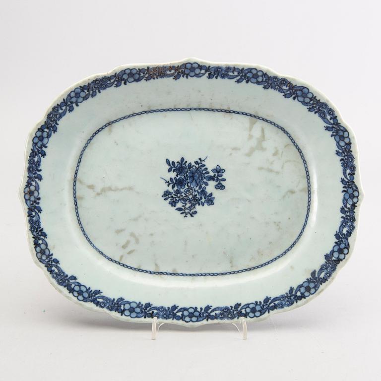 A Chinese around 1800 blue and white serving dish.