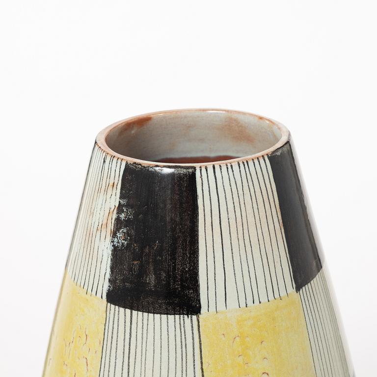 Carl-Harry Stålhane, vas, s k "Torro-fajans", dekor av Aune Laukkanen, Rörstrand, 1950-tal.