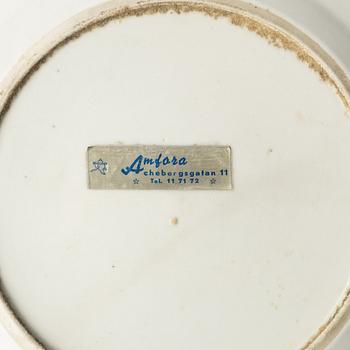 A pair of grisaille dinner plates, Qing dynasty, 19th century.