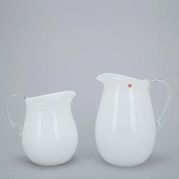 KANNUJA 2 kpl, KULHOJA, 6 kpl, LASEJA 7+1 kpl, valkoista ja kirkasta lasia, Maire Gullichsen Iittala 1900-l loppupuoli.