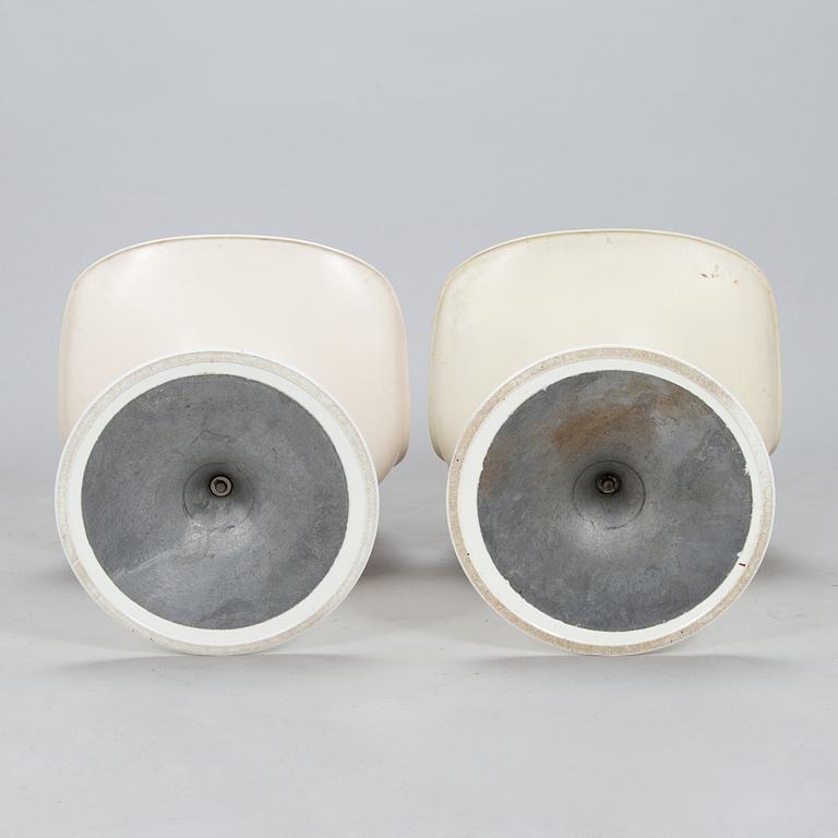 Eero Saarinen, A 'Tulip' furniture set, table with eight chairs, Knoll International, 1970s.