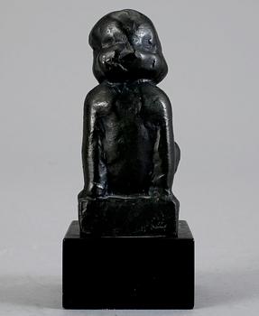 CARL EINAR BORGSTRÖM. Skulptur, brons, sittande flicka, monogramsignerad ceb. 1900-tal.