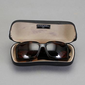 SOLGLASÖGON, Chanel.