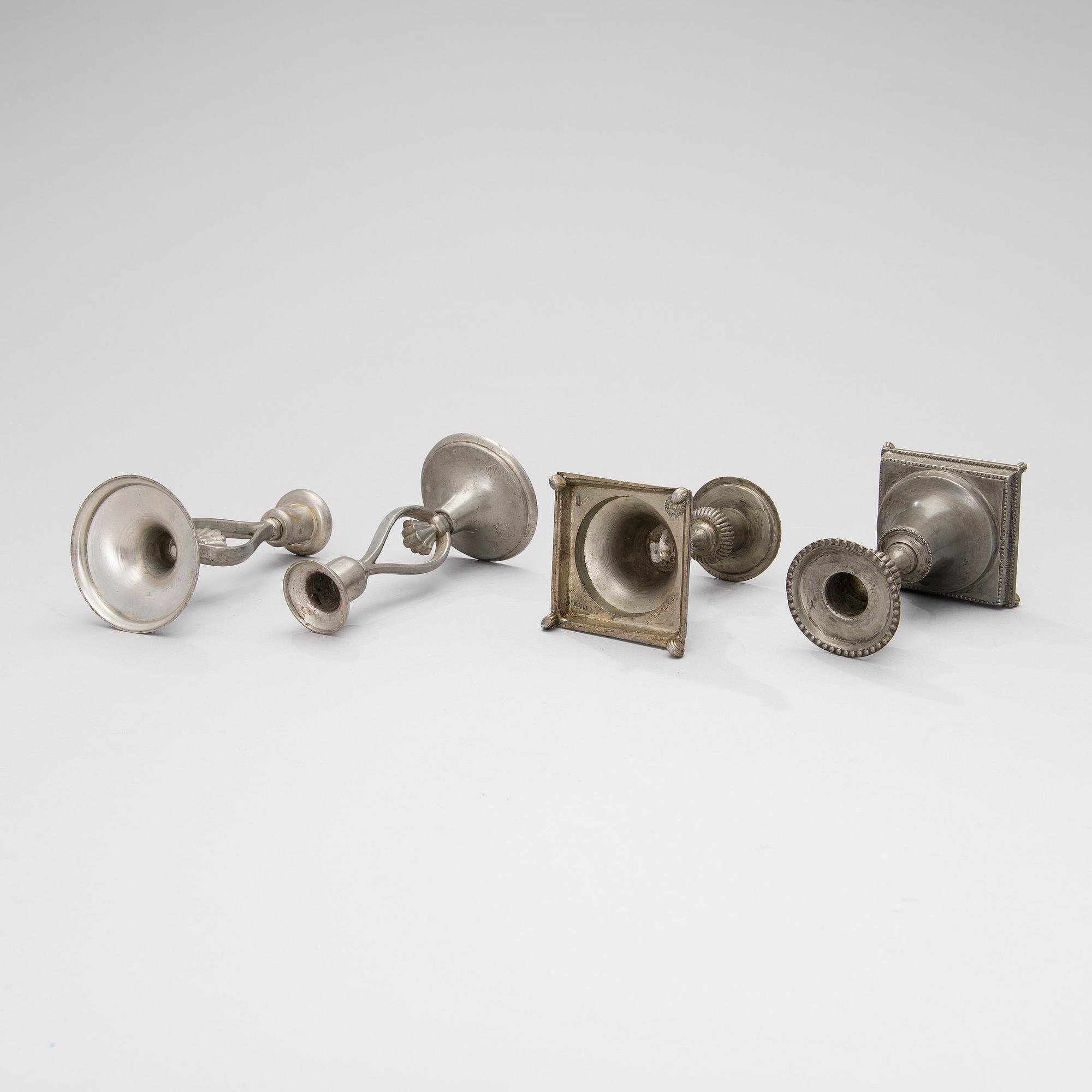 KYNTTILÄNJALKOJA 2 paria, tinaa, valmistajat Oy Taito Ab ja Antti Hakkarainen, 1930-luku.