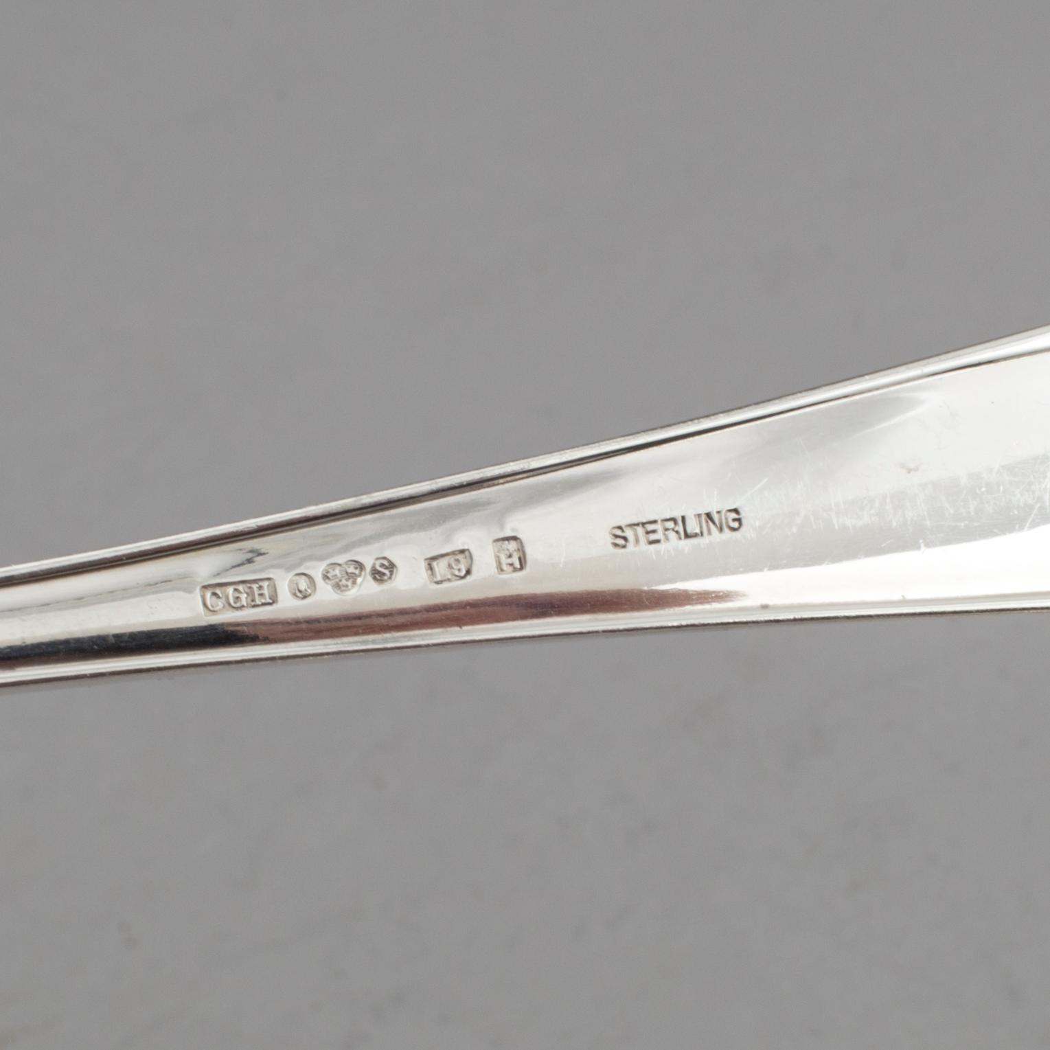 BESTICKSERVISDELAR, 85, silver, bland annat CG Hallberg. 1900-tal. Vikt exkl. stålblad ca 2264 g.